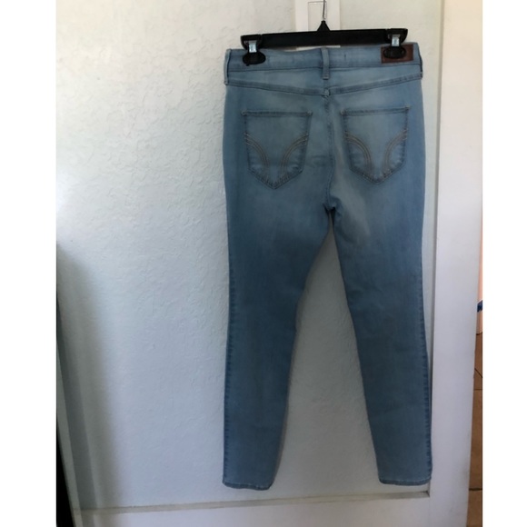 Hollister Light-wash Jeans - Picture 2 of 2